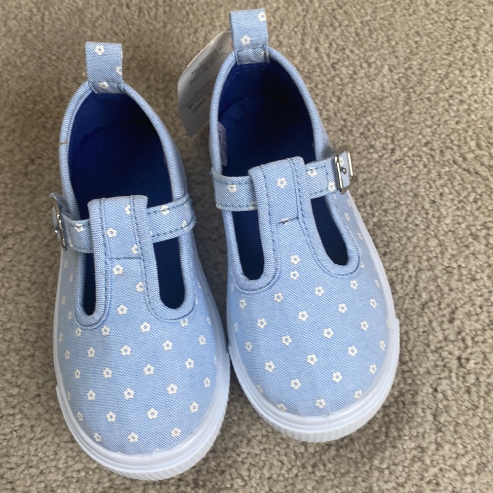 New with tags T8 blue floral print sneaker